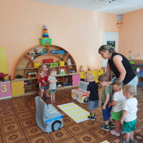 Малыши изучают ПДД.